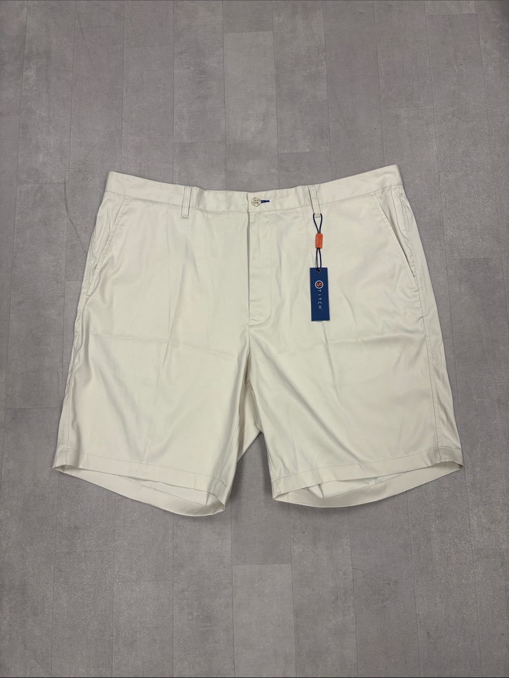 Stitch Golf Khaki Shorts NWT - Size 42